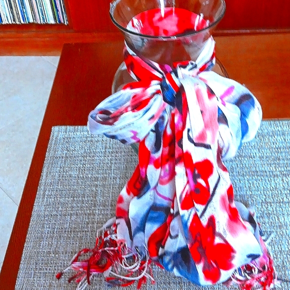 Spring ladies scarf/wrap - Picture 3 of 8